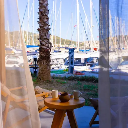 Oasis * Σμύρνη